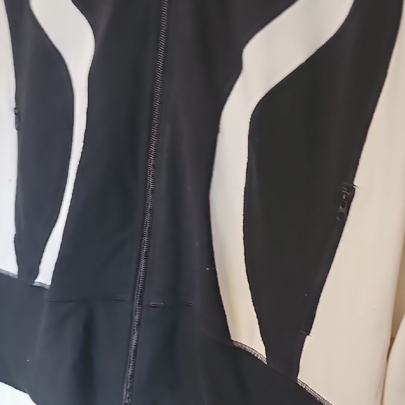 Lululemon Athletica Black and White Zip-Up - Picture 4 of 6
